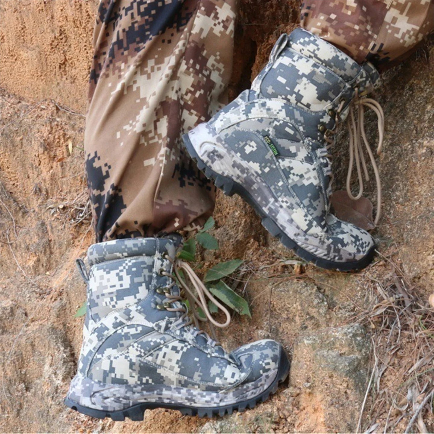 Men's High Top Camouflage Hunting Boots Breathable Tactical Shoes Outdoor Hiking Wear-Resistant Waterproof Mountaineering Boots